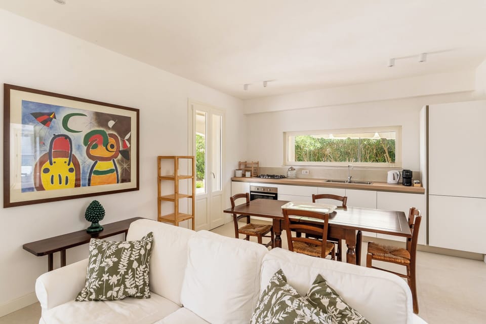 Standard Villa, 5 Bedrooms (Apartment) | Living area | 30-inch TV with satellite channels