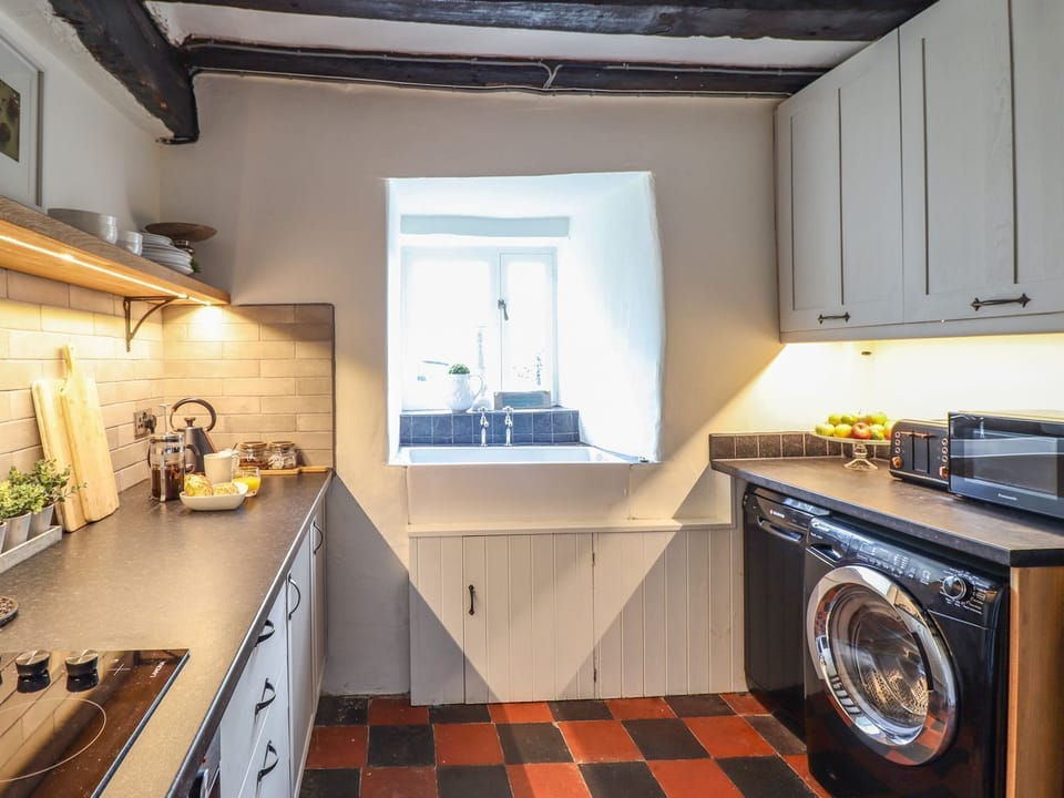 Dishwasher, cookware/dishes/utensils