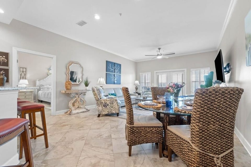 Condo, Multiple Beds (Pavilion Palms 203C) | Dining