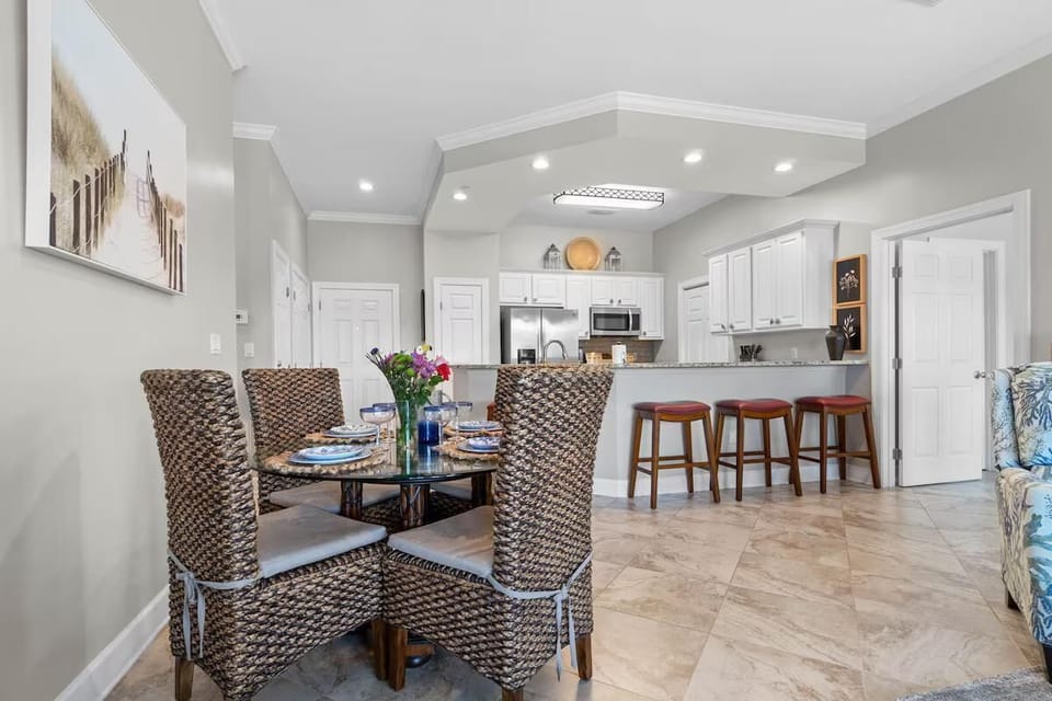 Condo, Multiple Beds (Pavilion Palms 203C) | Dining