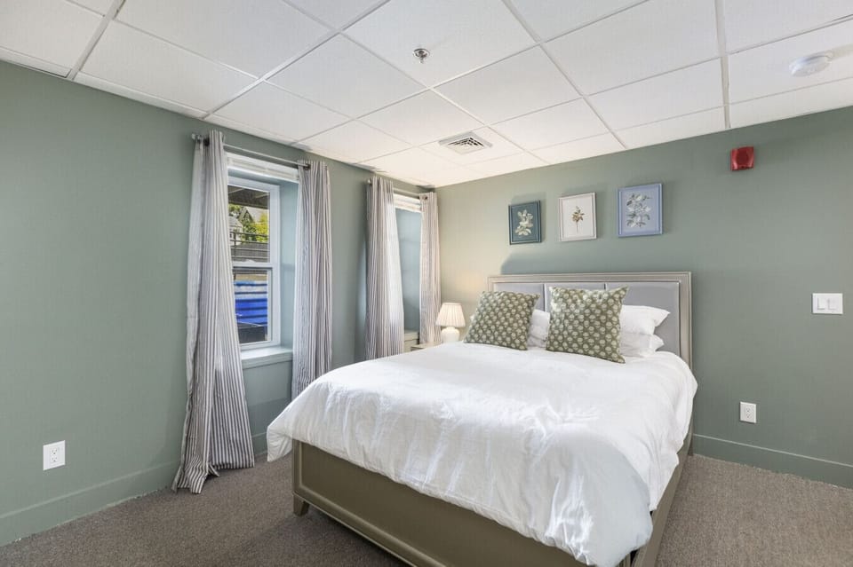 Cozy and newly renovated!