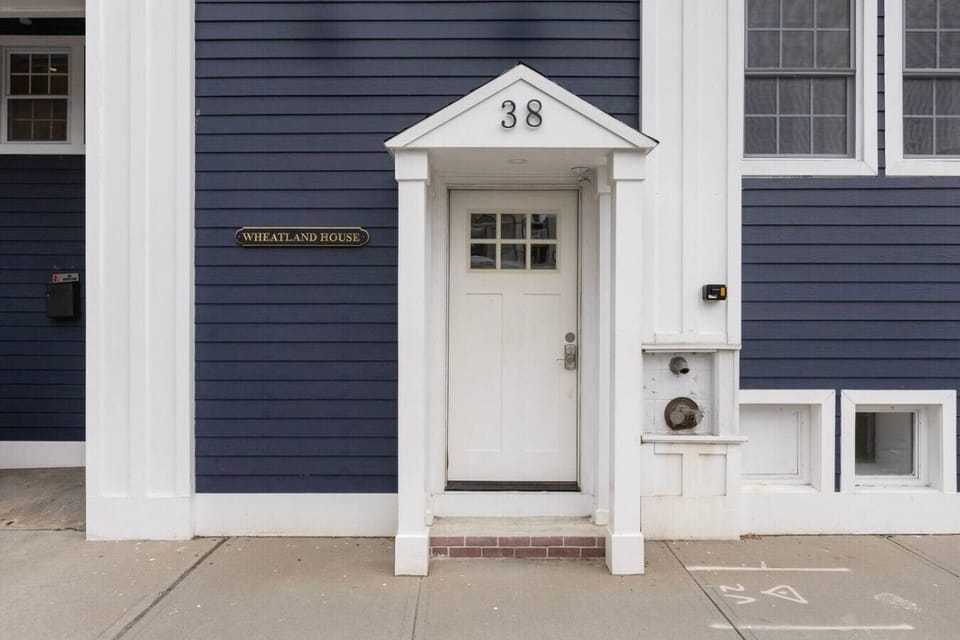 Use this door to enter units 3 & 4 from Dr Marcus Wheatland Blvd