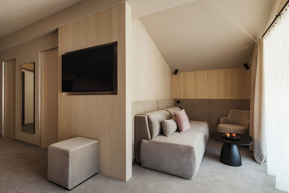 Honeymoon Suite | Egyptian cotton sheets, premium bedding, down comforters, in-room safe