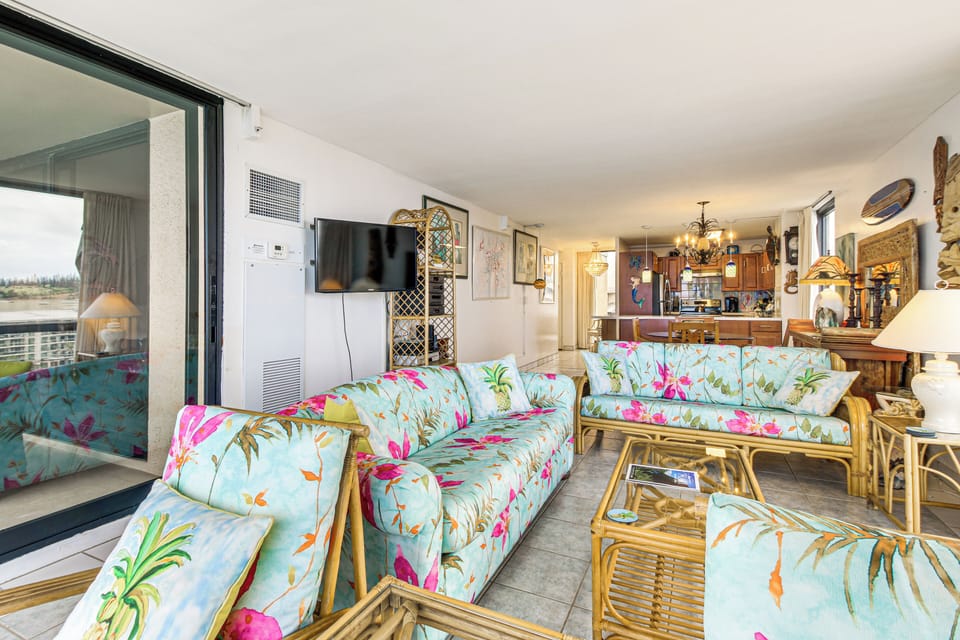 Living Room | Free WiFi | Queen Sleeper Sofa
