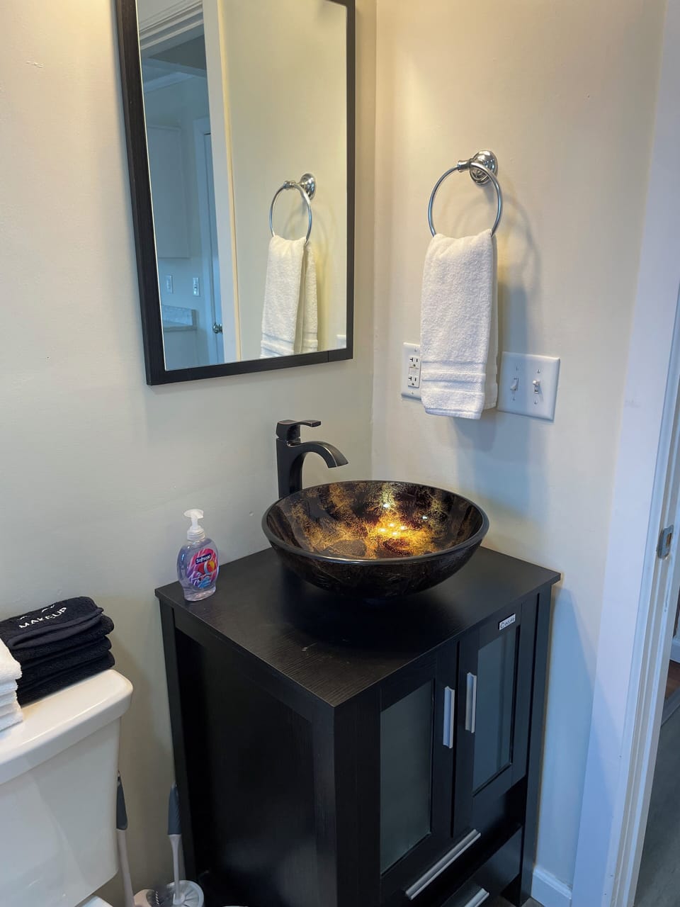 Bathroom sink
