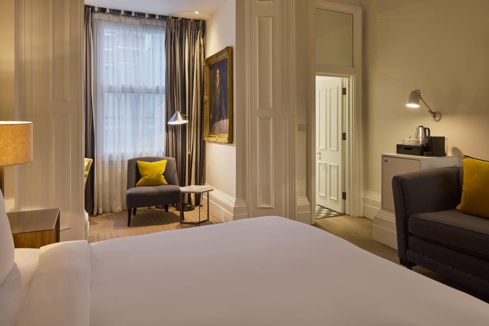 Deluxe Room | Egyptian cotton sheets, premium bedding, in-room safe, desk