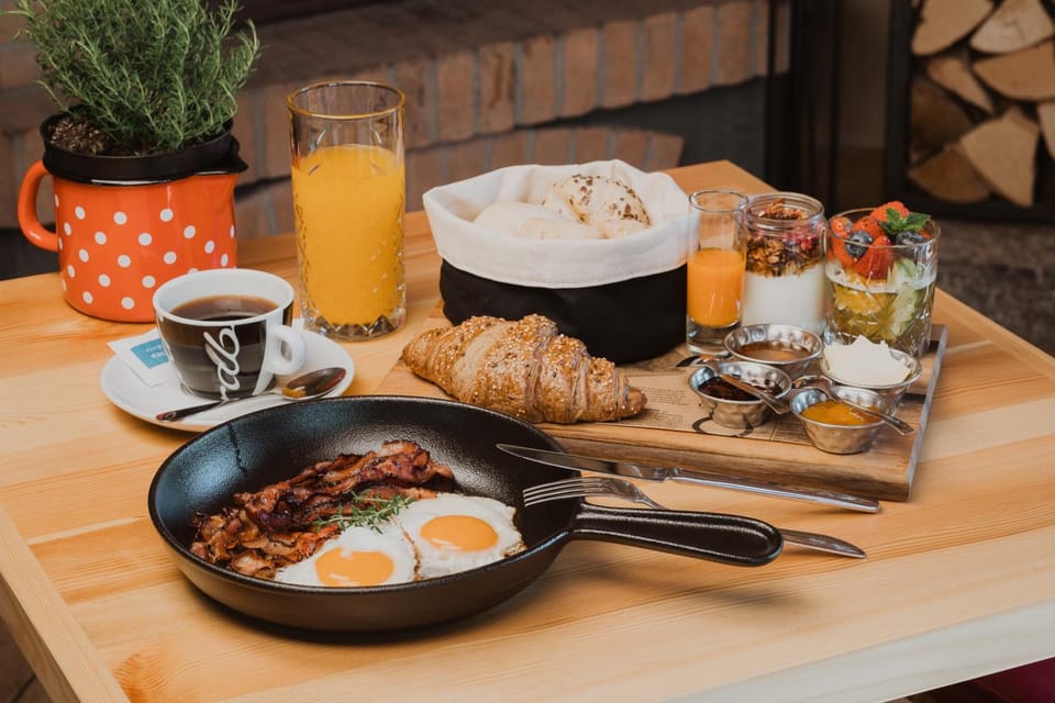 Daily buffet breakfast for a fee