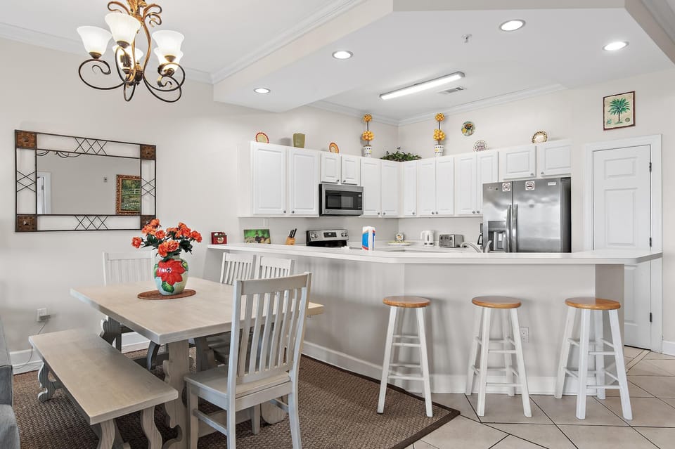 Condo, Multiple Beds (Pavilion Palms 205B) | Dining