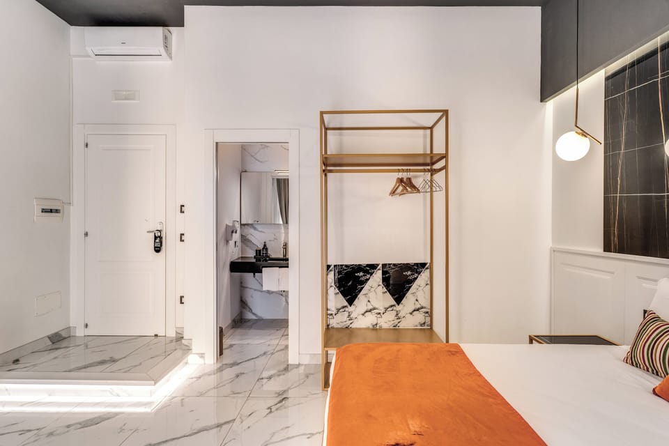 Honeymoon Quadruple Room | Desk, laptop workspace, soundproofing, free WiFi