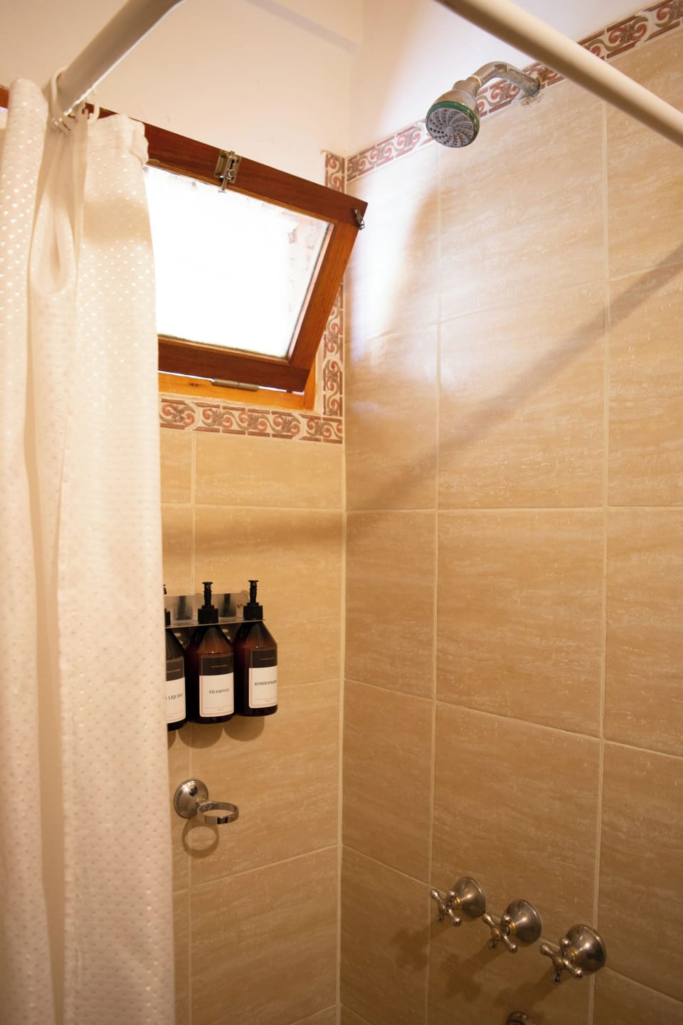 Standard Double Room | Bathroom | Shower, hair dryer, bidet, towels
