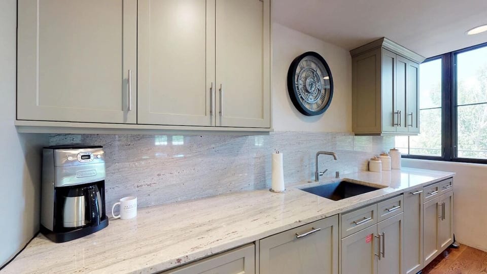 Spacious granite countertops