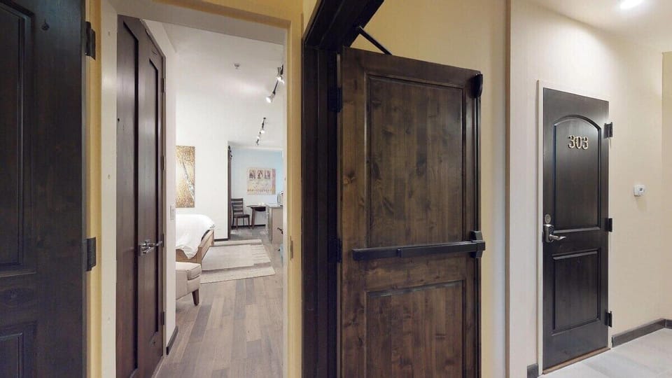 Entrance to 304