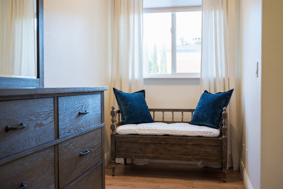 Upper Level Queen w/ Twin trundle