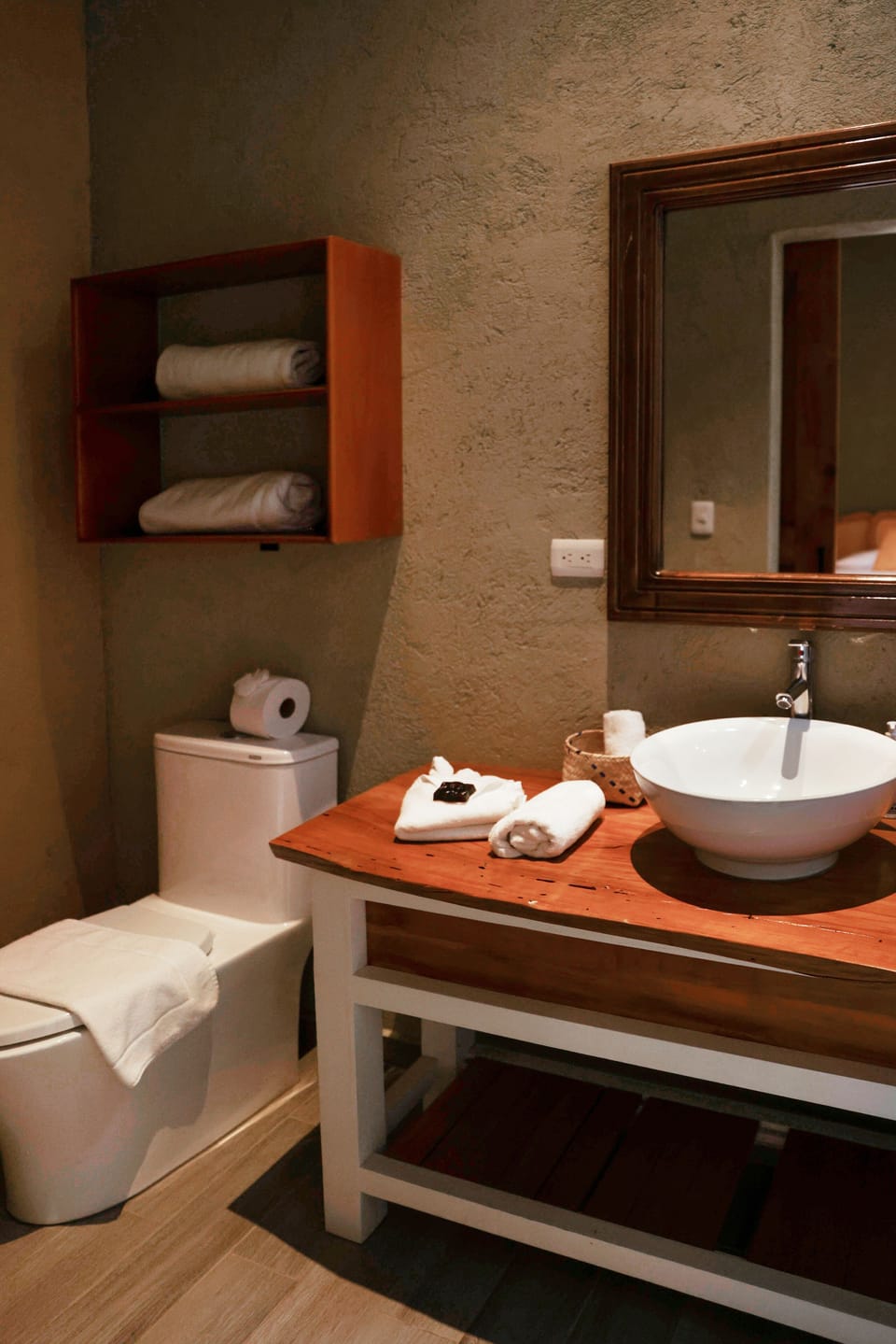 Basic Room | Bathroom | Shower, towels, soap, shampoo