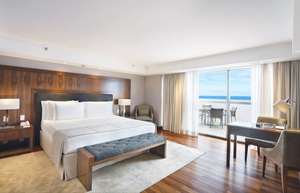 Suíte Master | Minibar, in-room safe, desk, laptop workspace