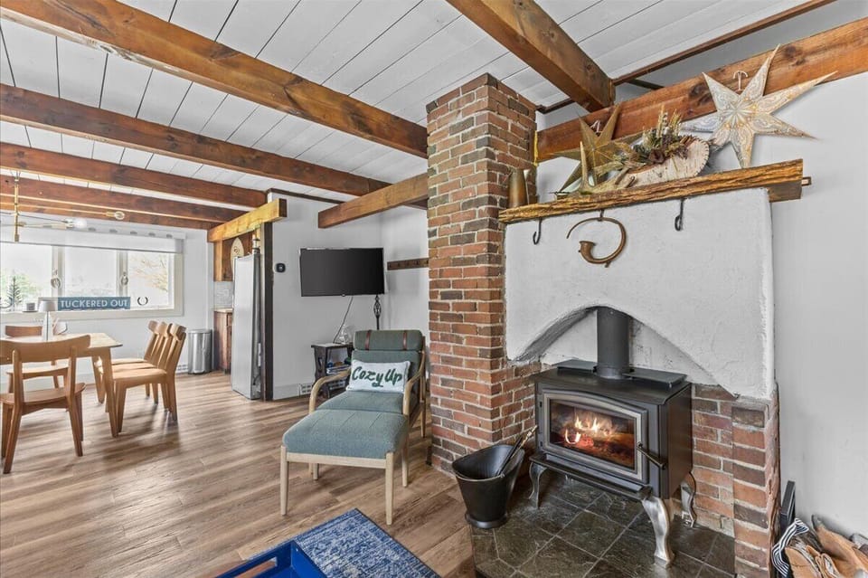 Alpenglow Chalet: Beautiful 4BR w/Pool+Pickleball (5679)