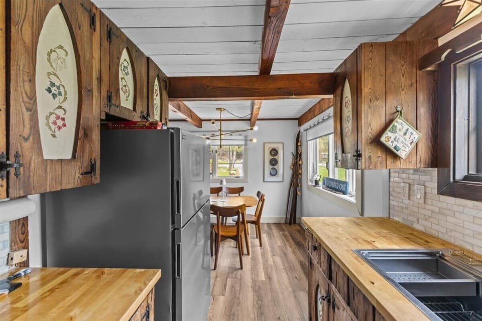 Alpenglow Chalet: Beautiful 4BR w/Pool+Pickleball (5686)