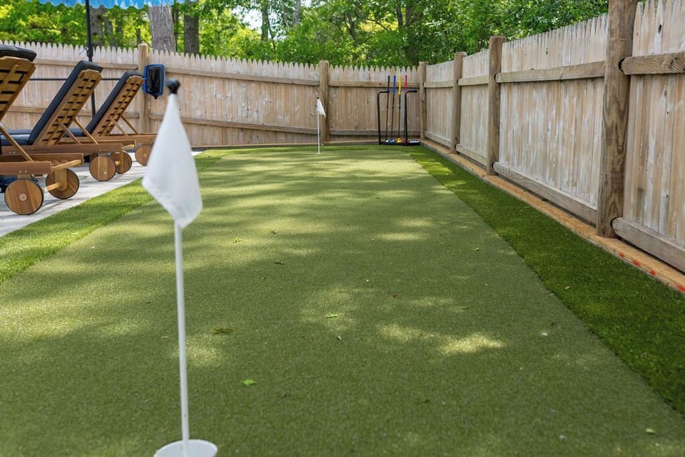 Putting Green
