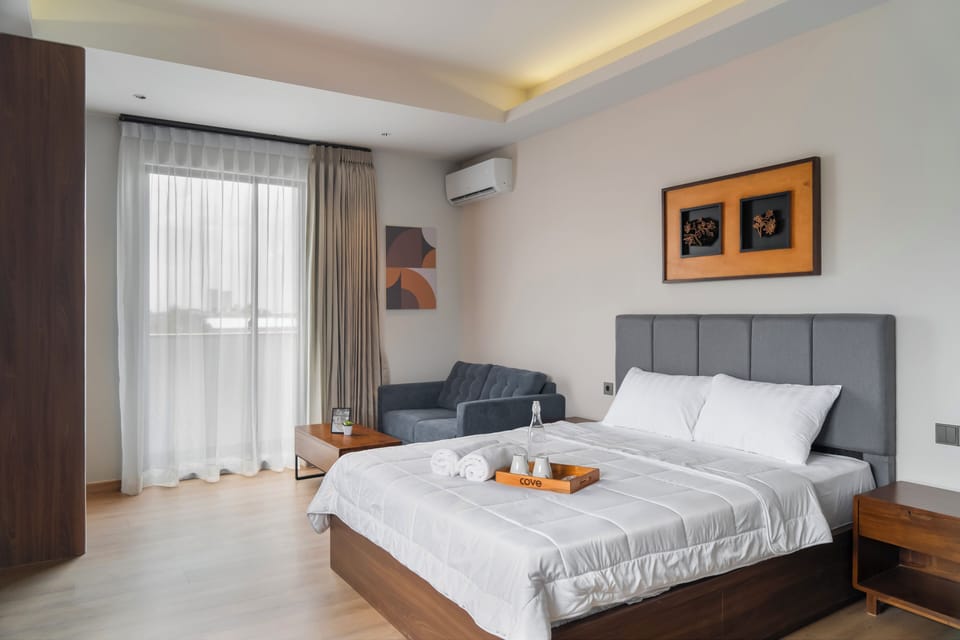 Suite, 1 Queen Bed | Free WiFi, bed sheets