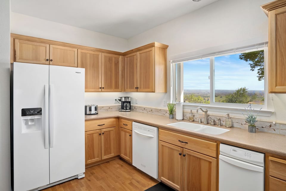 House, Multiple Beds, Patio, Garden View (Mira Vista Guest House) | Private kitchen