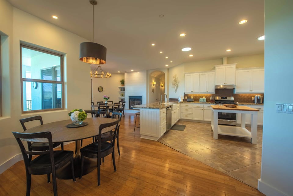 House, Multiple Beds, Pool Access, Pool View (Blue Oak Oasis @ Lake Naci) | Private kitchen