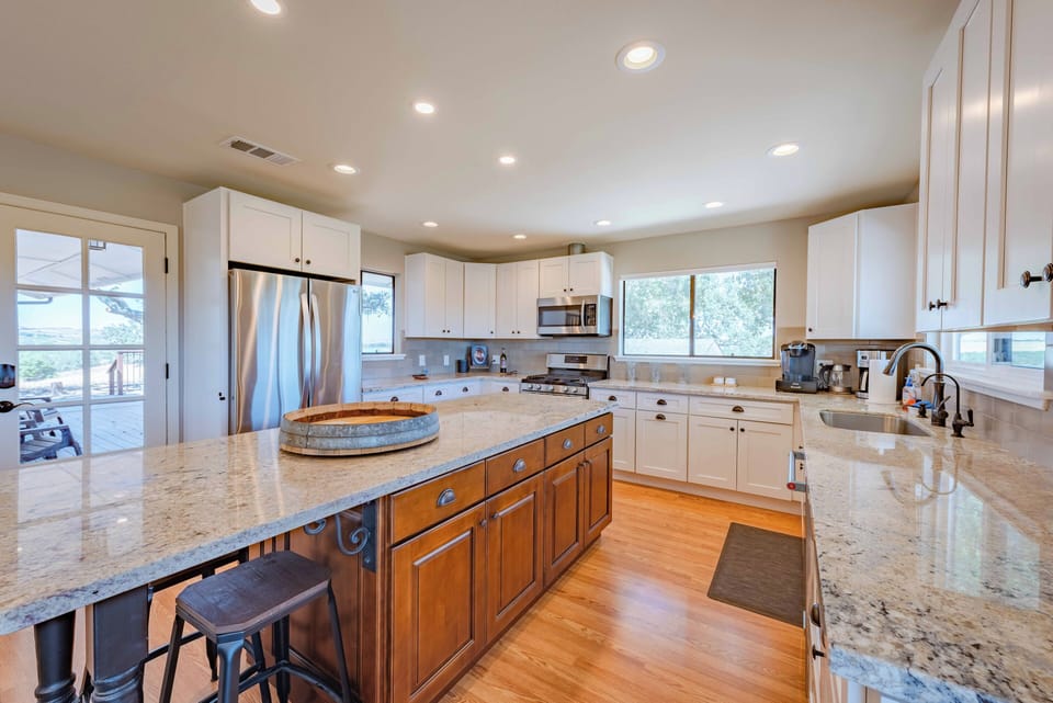 House, Multiple Beds, Fireplace (Heartview House) | Private kitchen | Coffee/tea maker