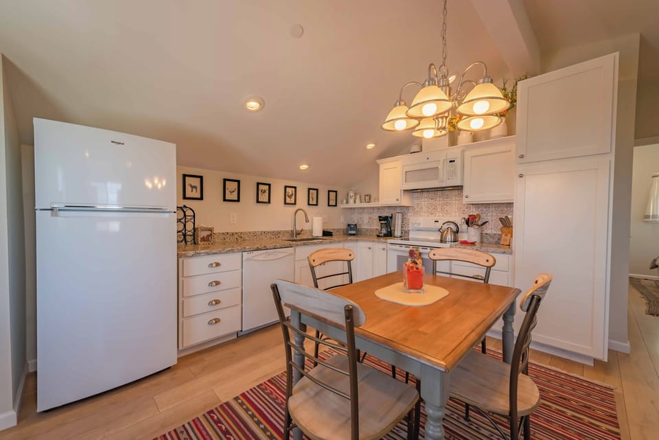 Apartment, 2 Queen Beds, Hot Tub (Hidden Acre - Bird House) | Private kitchen | Coffee/tea maker