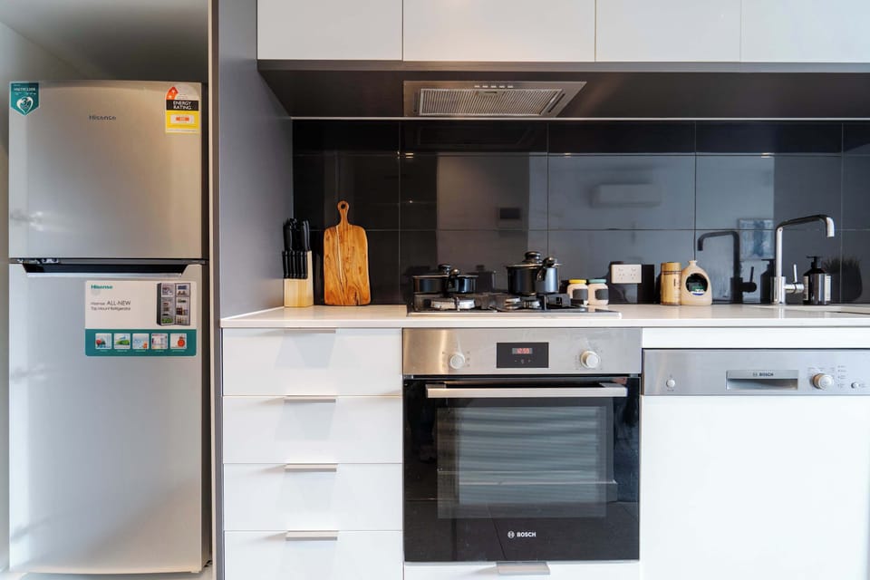 Fully equipped kitchen perfect for home meal cooking 