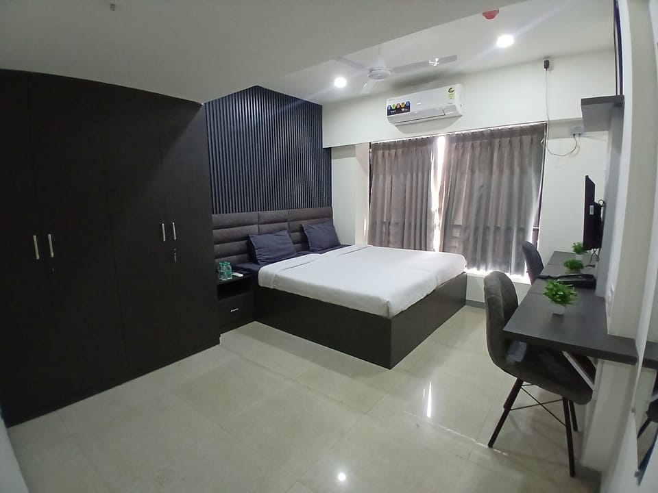 Studio, City View | In-room safe, desk, laptop workspace, blackout drapes