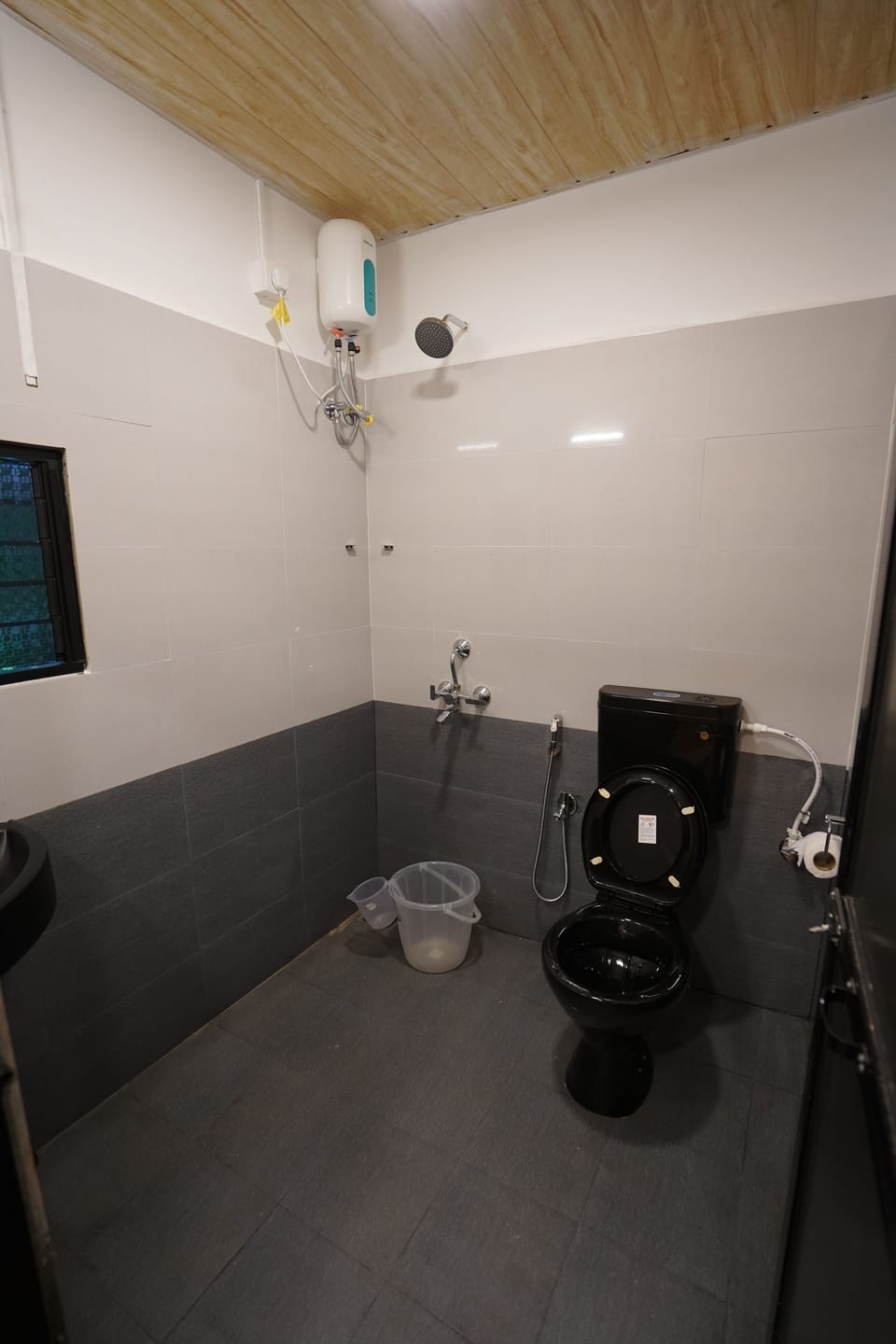 Deluxe Room, Pool View | Bathroom | Shower