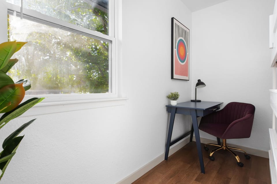 Iron/ironing board, WiFi (free)