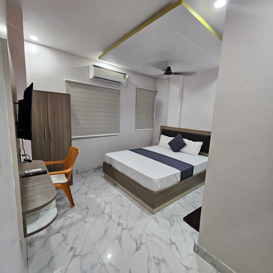 Deluxe Room, City View | Desk, laptop workspace, free WiFi