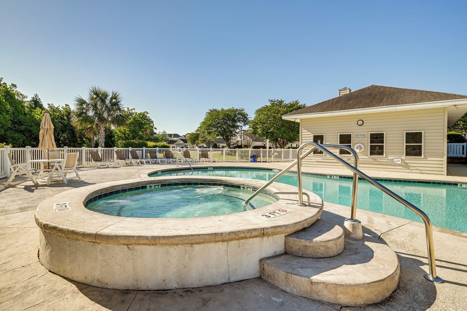 Gleneagles at Legends | Community Pool & Hot Tub
