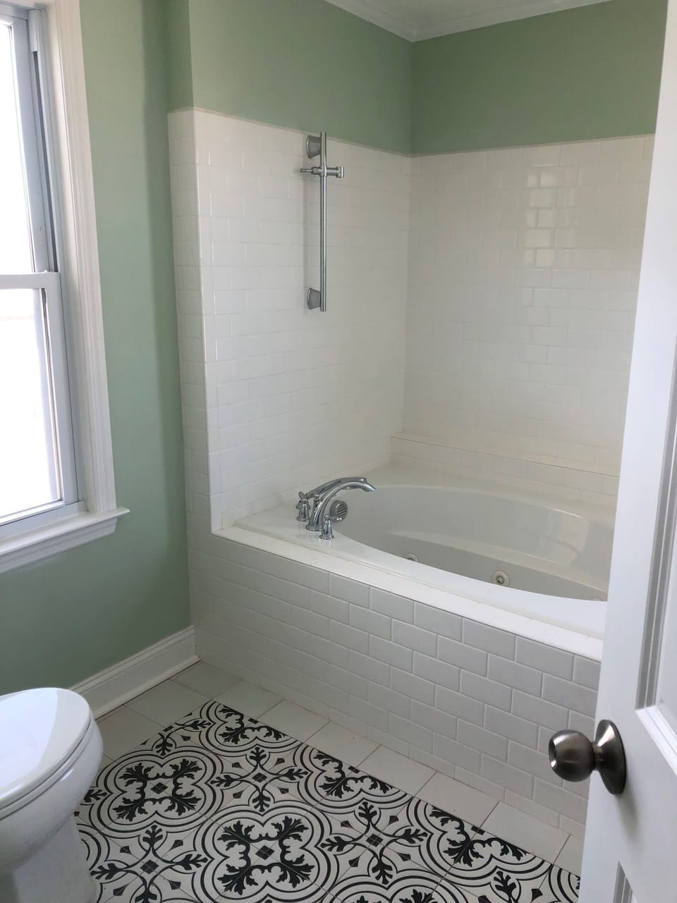 Room 21 | Jetted tub