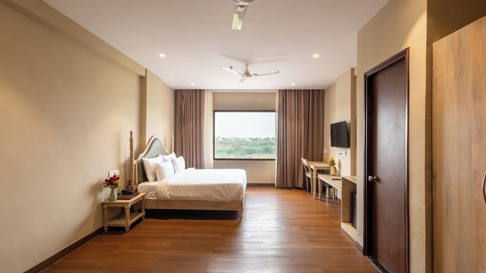 Premium bedding, in-room safe, iron/ironing board (on request)