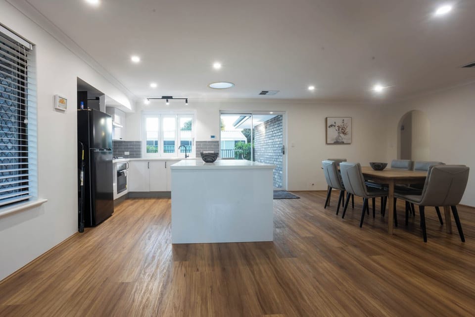 Kitchen / Dinning