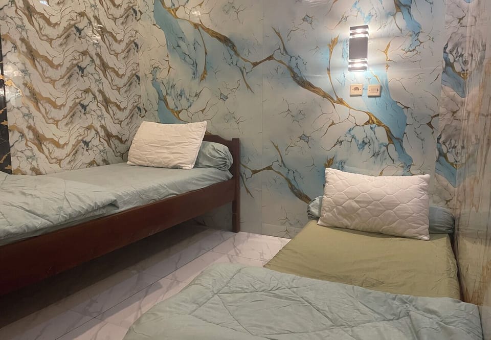Deluxe Twin Room | Desk, free WiFi