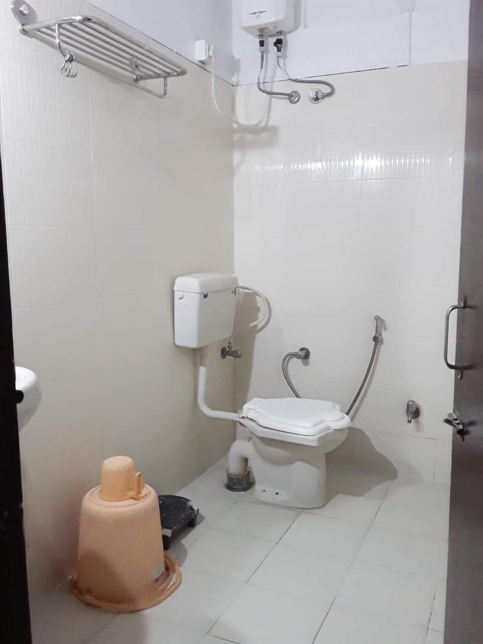 Deluxe Room, Balcony | Bathroom | Shower, free toiletries, towels, soap