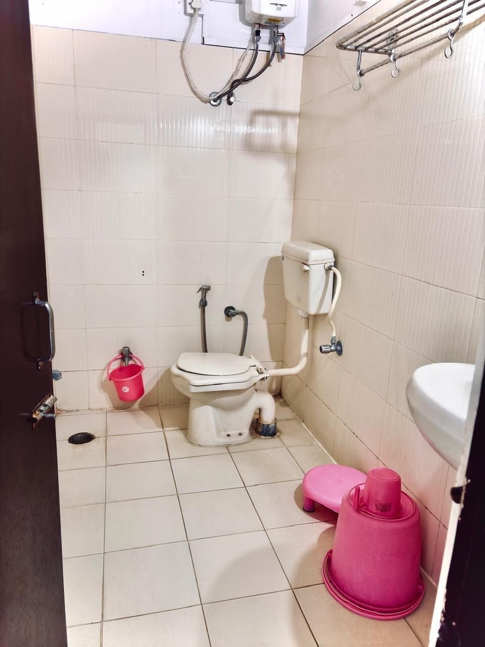 Deluxe Room, Balcony | Bathroom | Shower, free toiletries, towels, soap