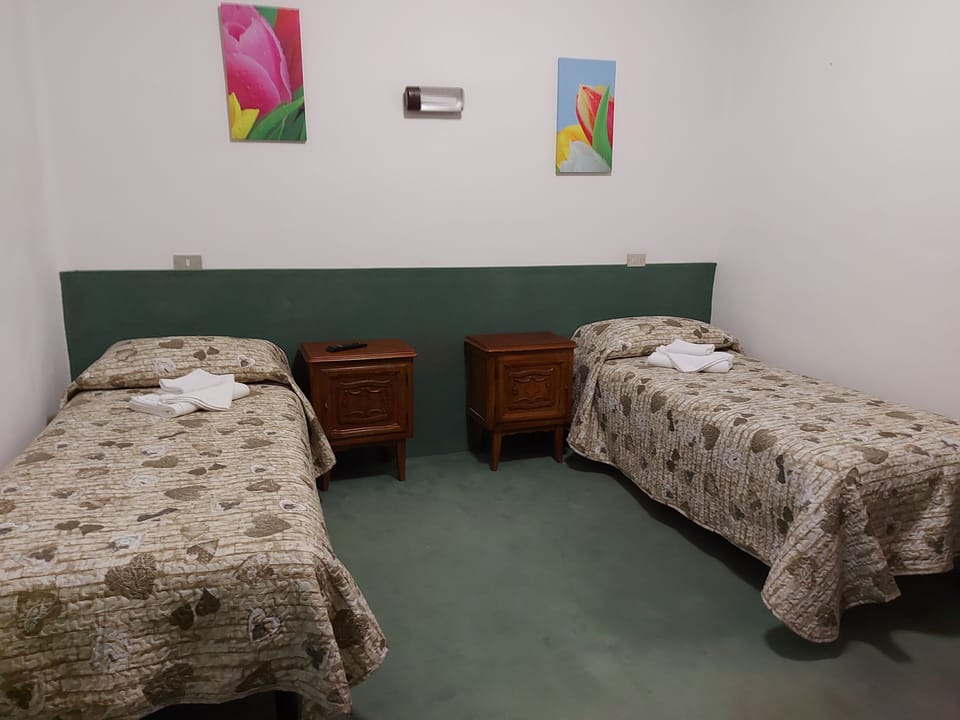 Basic Twin Room | Free WiFi