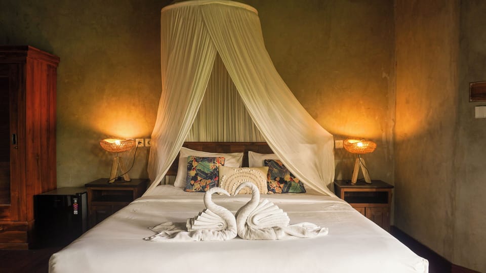 Free WiFi, bed sheets