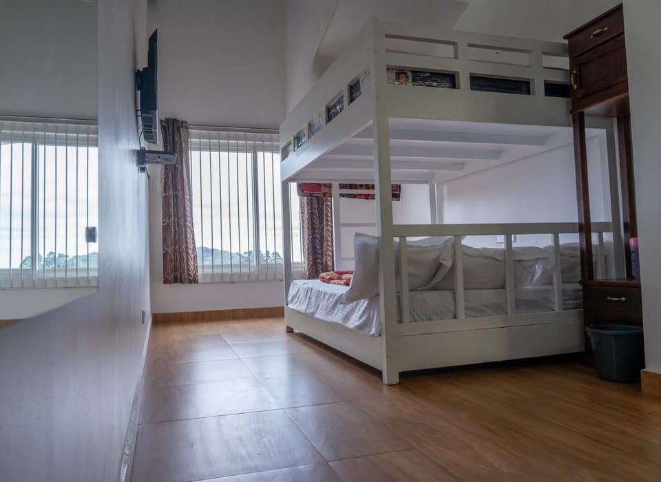 In-room safe, desk, free WiFi