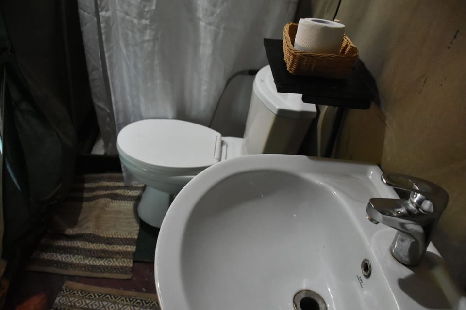 Shower, free toiletries, slippers, bidet