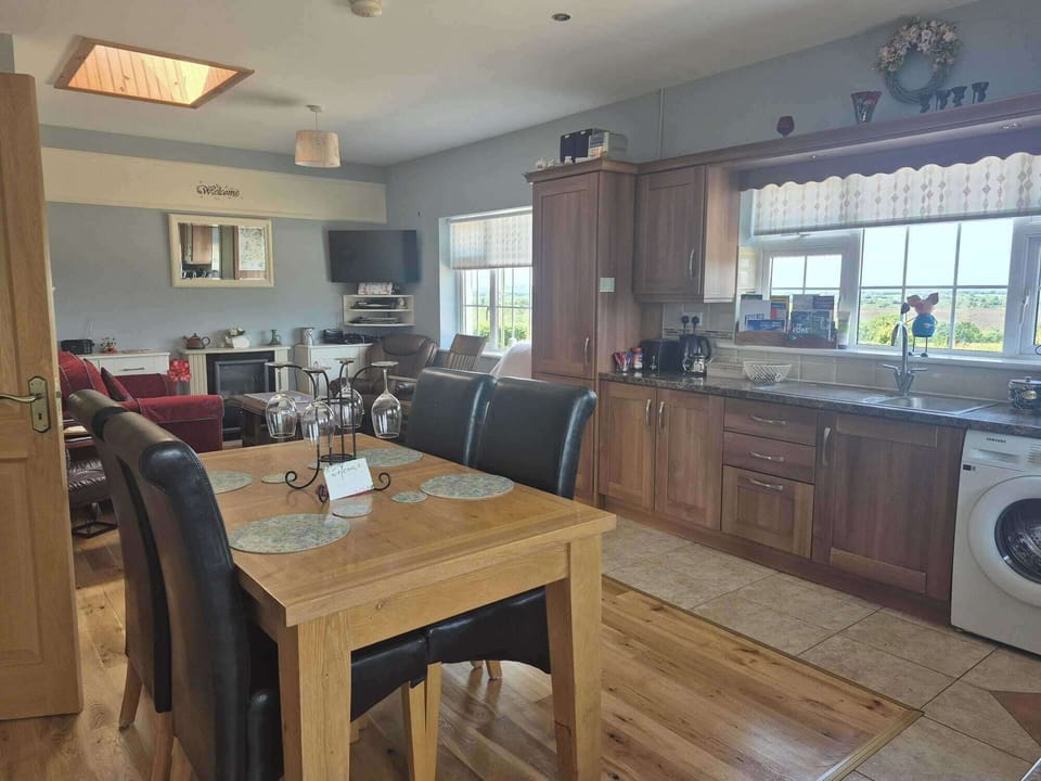 Cottage | Dining