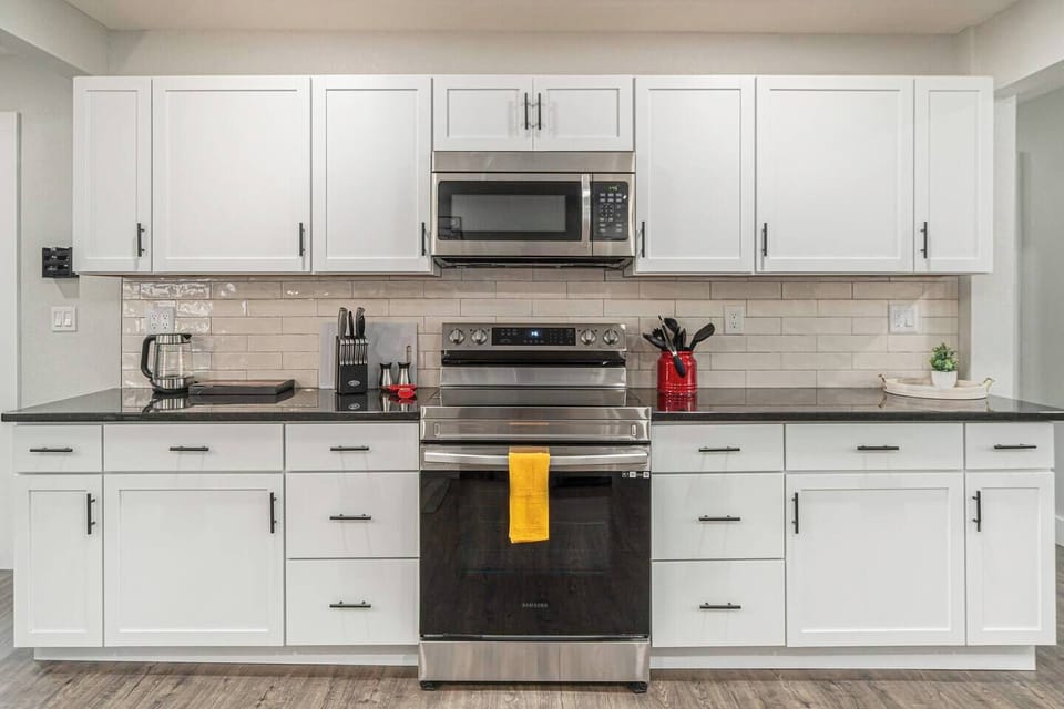 Full oversized kitchen