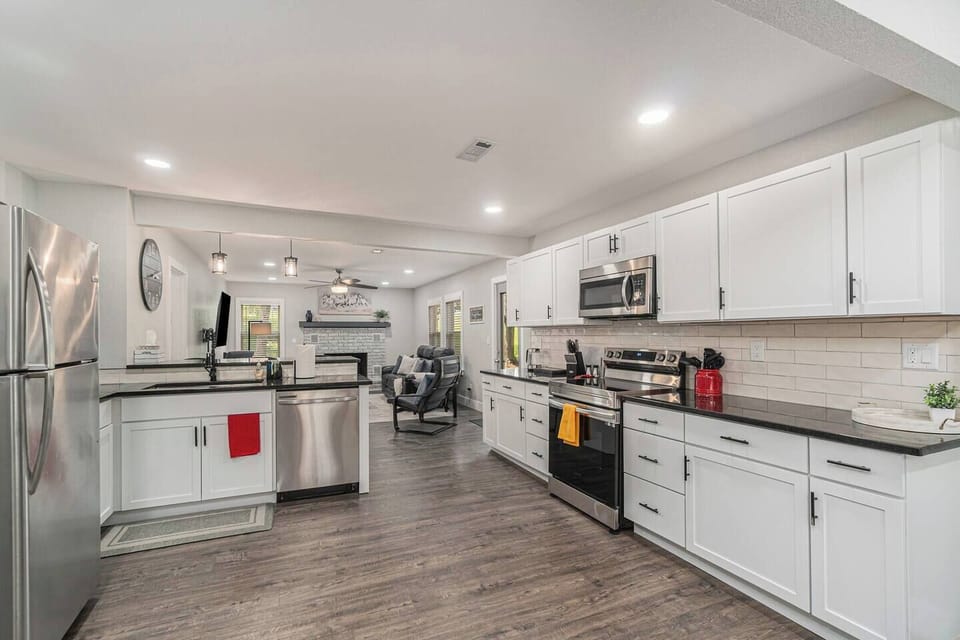 Fully equipped chef's kitchen!