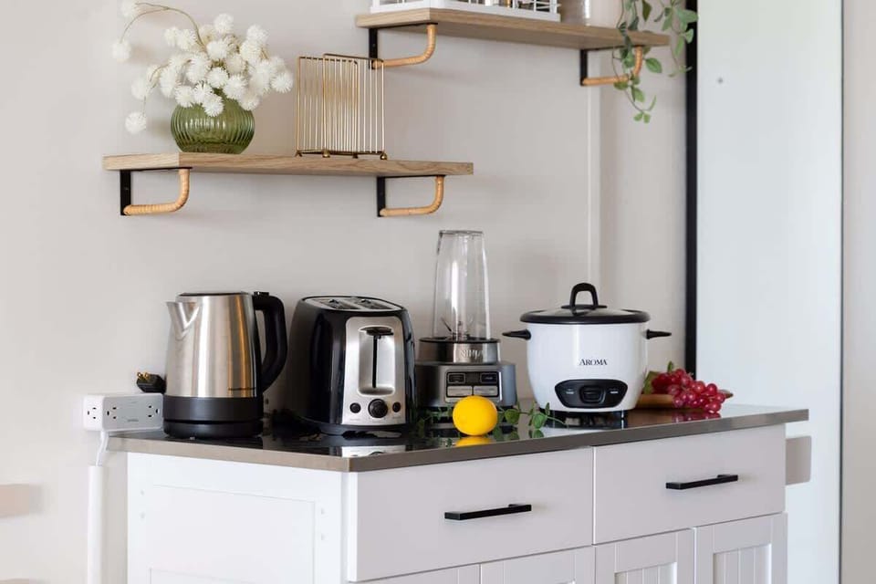 The kitchenette has an electric kettle, toaster, blender, and a rice cooker!