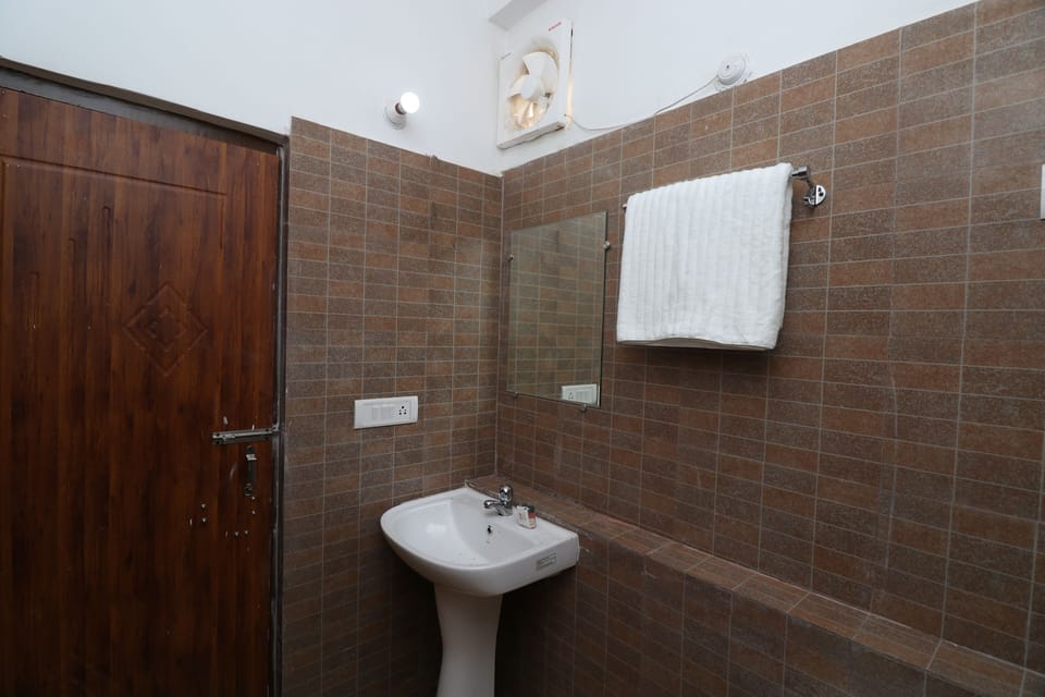 Free toiletries, hair dryer, bathrobes, towels
