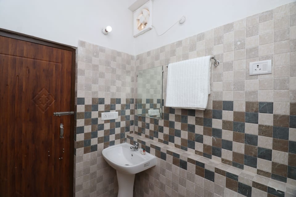 Free toiletries, hair dryer, bathrobes, towels