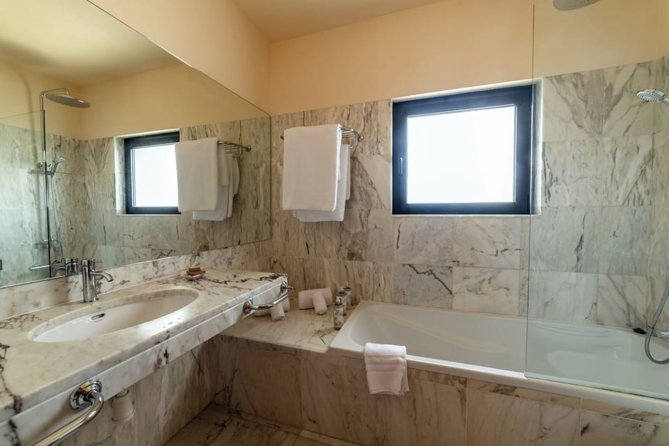Deluxe Apartment, Balcony, Garden View | Bathroom | Bidet, towels, toilet paper